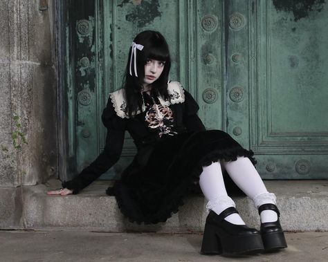 Haunted doll at the cemetery 🤍🪦 📸: @misanthropianarcissus <3 Doll Outfits Human, Haunted Doll Aesthetic, Haunted Outfit, Gothic Vampire Outfit, Haunted Fashion, Doll Outfits Aesthetic, Vampire Fashion Aesthetic, Doll Aesthetic Outfits, Goth Lolitas