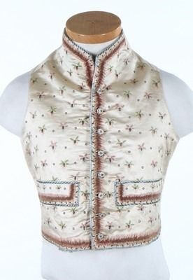 Lot 401 - An embroidered ivory satin waistcoat for a Hobbit Fashion, 1790s Fashion, Jim Dandy, Regency Clothing, 1700 Fashion, 18th Century Clothing, 1800s Fashion, Regency Dress, 18th Century Fashion