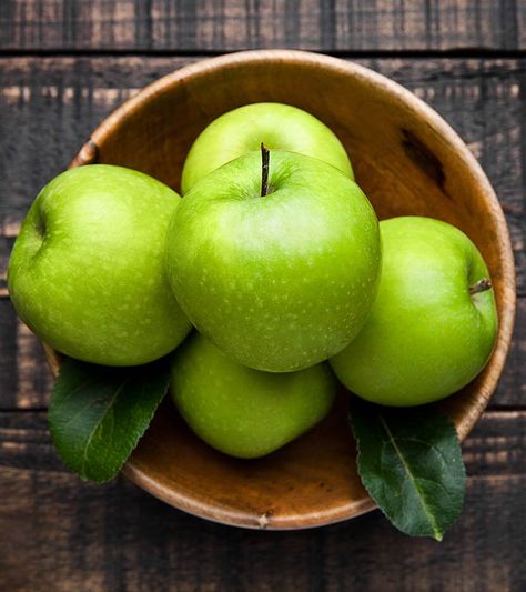 Top 26 Amazing Benefits Of Green Apples For Skin, Hair, And Health Home Remedies, Green Apples, Chips And Salsa, Healthy Snacks For Diabetics, Best Fruits, Fun Snacks, Green Apple, Eating Well, Apples