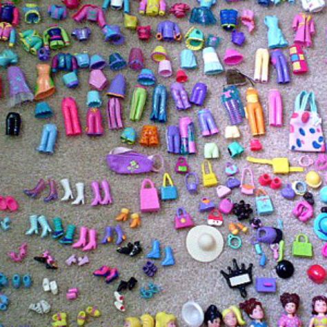 Essas são as roupas das Polly antigas tá em uma caixa tudo organizado a mesma coisa com as roupas das Polly novas eu só guardo as roupas das Polly que vem com roupas amais n tiro roupa de nenhuma boneca 90s Childhood, Polly Pocket 2000, Right In The Childhood, Childhood Memories 90s, Childhood Memories 2000, Kids Memories, 90s Toys, 90s Baby, Polly Pocket