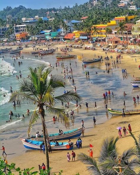 Kovalam Beach in Kerala is a popular coastal destination renowned for its golden sandy shores, clear blue waters, and breathtaking sunset views. Kovalam Beach, Kerala Backwaters, Kerala Travel, Kovalam, Kanyakumari, Best Nature Wallpapers, Sand And Sea, Kerala Tourism, Family Tour