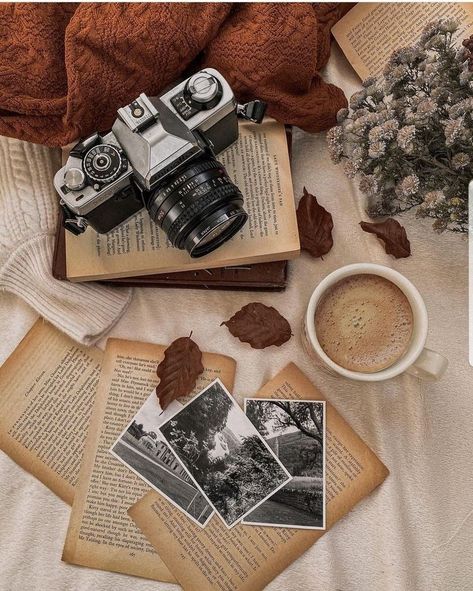 Flat Lay Photography Books, Flat Lay Photography Ideas, Bookish Wallpaper, Good Morning Rainy Day, Rustic Books, Brown Photo, Still Life Pictures, Bookstagram Inspiration, Coffee World