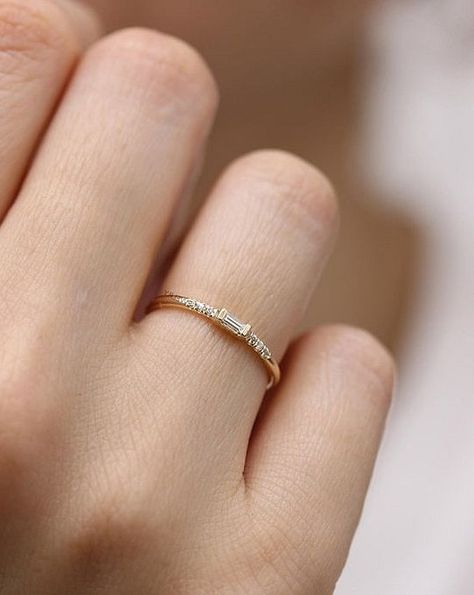 Delicate and small rings in your daily life Simple and delicate ring, ring design, popular rings on 2019 Daily Wear Rings, Small Wedding Rings, Simple Ring Design, Pretty Ear Piercings, Pretty Jewelry Necklaces, Medical Jewelry, Gold Rings Simple, Popular Rings, Gold Ring Designs