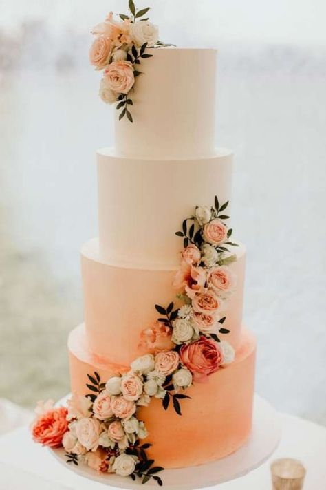 Wedding Cake With Flowers, Wedding Cake Ombre, Cake With Flowers, Big Wedding Cakes, Summer Wedding Cakes, Ombre Wedding, Gorgeous Wedding Cake, Cake Trends, Wedding Cake Decorations