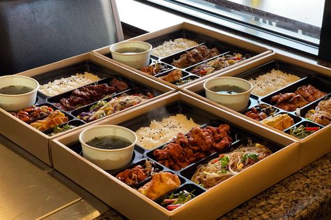 Best Korean BBQ Lunch Boxes in in LA: 10 Delicious Dosiraks to Try - Thrillist Korean Takeout, Korean Takeout Aesthetic, Korean Food Lunch Boxes, Korean Lunch Box Aesthetic, Korean Lunch, Korean Food Delivery, Boxed Lunch Catering, Korean Bbq Restaurant Aesthetic, Chicken Bulgogi