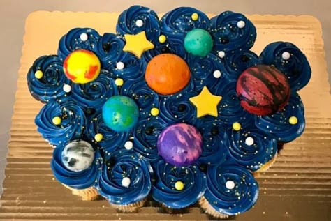 Space Cupcake Cake, Outer Space Cupcakes, Cake 2023, Space Cupcakes, Planet Birthday, Pastel Cupcakes, Ideas Cumpleaños, Space Theme Party, 귀여운 음식 그림