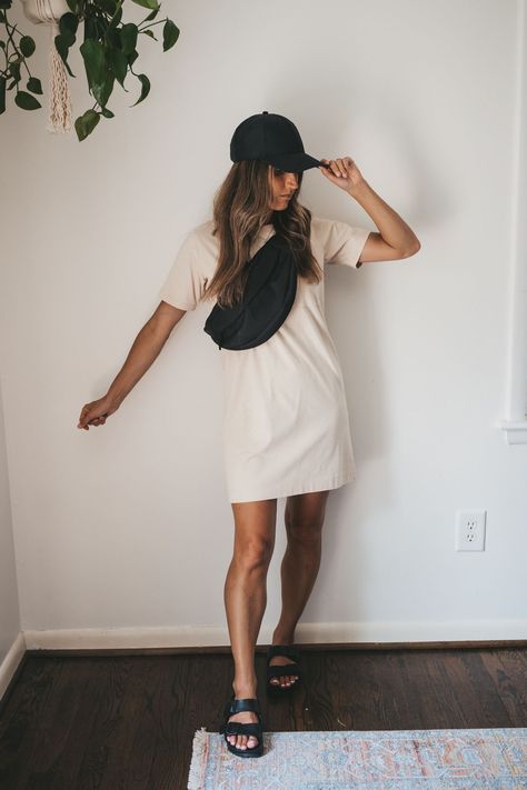 Eva Arizona Birkenstock Outfit, Birkenstock Arizona Eva Outfit, Black Baseball Hat Outfit, Dress With Birkenstocks, Arizona Birkenstock Outfit, Birkenstocks Outfits, Shirt Dress Outfit Summer, Shirt Dress Outfit Fall, Hat Outfits Summer