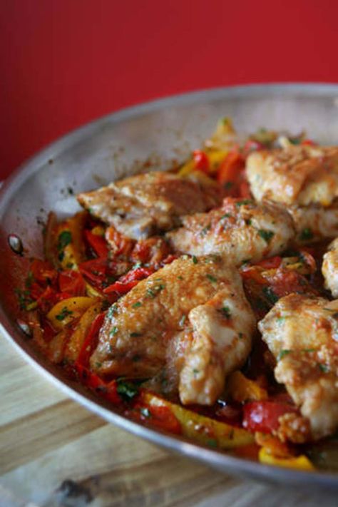 Roman-style chicken with capsicum Roman Style Chicken, Capsicum Recipe, Capsicum Recipes, Roman Food, Roman Style, European Food, Roast Chicken, Poultry Recipes, Meat Dishes