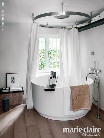 Round Tub, Round Bathtub, Italian Beauty, Upstairs Bathrooms, In Bathroom, Design Del Prodotto, Bathroom Renos, Bathtubs, Bath Tub