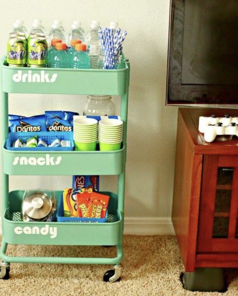 Upcycle a 3-tier cart for movie night! Great idea for backyard movie time. Dorm Room Snacks, Room Storage Organization, Raskog Ikea, Game Night Snacks, Ikea Raskog Cart, Mini Snacks, Ikea Raskog, Snack Cart, Snack Station