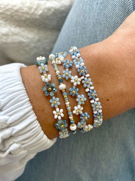 14k Gold Plated Flower Bracelets in Blue Bracelet for Woman Beaded Bracelet Gift for Her Christmas Gift - Etsy Pola Manik, Gelang Manik-manik, Pola Gelang, Gelang Manik, Diy Bracelets Patterns, Diy Bracelet Designs, Handmade Jewelry Tutorials, Beads Bracelet Design, Jewelry Accessories Ideas