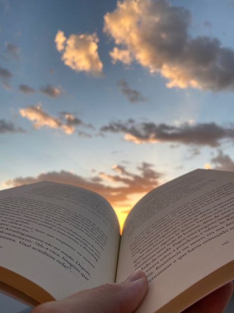 Reading Pictures, Sunset Vibes, Bookstagram Inspiration, Reading Day, Feeling Pictures, Instagram Ideas Photography, Time Of Day, I Love Books, Scenery Wallpaper