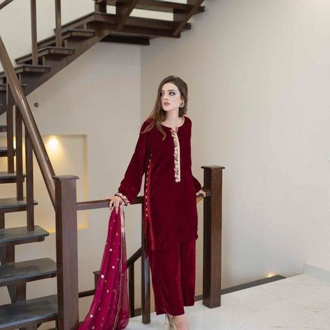 Too much trending velvet dresses ideas Botas Outfit, Velvet Palazzo, Sobia Nazir, Match Velvet, Velvet Dress Designs, Pakistani Party Wear, Pakistani Suit, Palazzo Pant, Dress Design Patterns