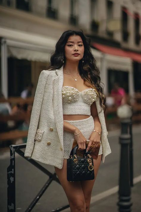 Street Style Bags from Couture Week Fall ’22, Part II - PurseBlog Classy Bags For Women, Haute Couture Outfits, Maxi Frocks, Street Couture, Street Style Bags, Iranian Women Fashion, Fashion Design Patterns, Couture Outfits, Trendy Fashion Tops