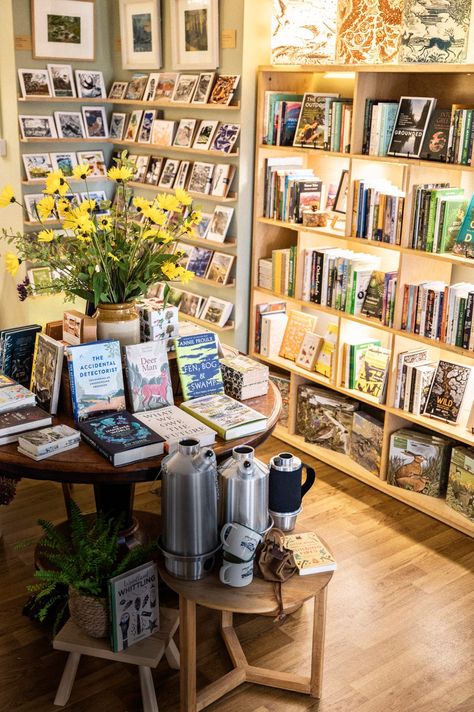 10 independent bookshops to visit in the UK Local Bookstore Aesthetic, Small Bookstore Ideas, Book Fair Aesthetic, Art Shop Aesthetic, Small Bookstore Aesthetic, Katarina Core, Book Store Ideas, Bookshop Interior, Book Shopping Aesthetic