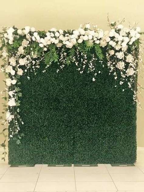 Grass Wall Backdrop, Ceremony Backdrop Indoor, Boxwood Hedges, Artificial Grass Wall, Photo Booth Backdrop Wedding, Garden Grass, Booth Backdrops, Cottage Rose, Flower Wall Wedding