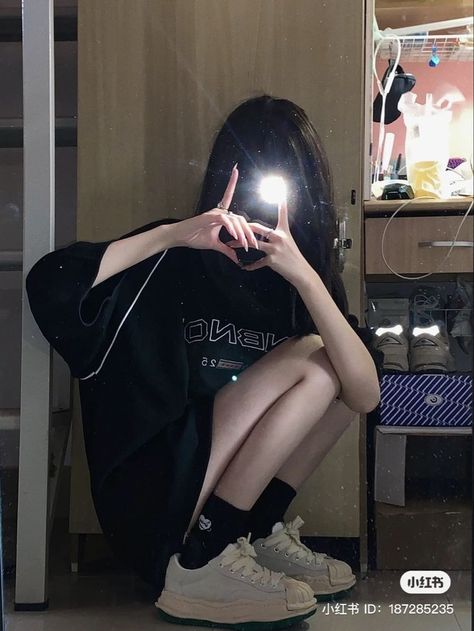 Summer Tomboy Outfits, Korean Photo, 일본 패션, Dark Feminine Aesthetic, Everyday Fashion Outfits, Instagrammer, Cute Selfie Ideas, Pretty Selfies, Insta Photo Ideas