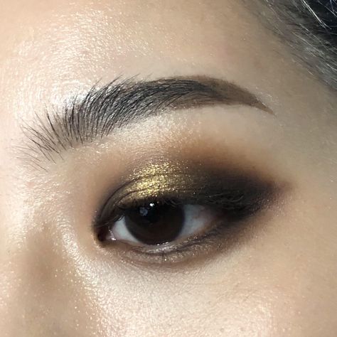 product list:  undereye concealer • maybelline fit me concealer (20 sand) • the saem tip concealer (1.5)  brows • etude house drawing eyebrow pencil (black brown) • essence make me brow (browny brows)  eyes • abh soft glam palette (burnt orange, rustic, bronze, cyprus umber, noir) • la girl glide gel liner (brown) • heroine make volume & curl mascara Gold Halo Eyeshadow, Black And Gold Eyeshadow, Gold Smoky Eye, Eyeshadow Techniques, Halo Eyeshadow, Halo Eye Makeup, Black Gold Nails, 20 Makeup, Mekap Mata