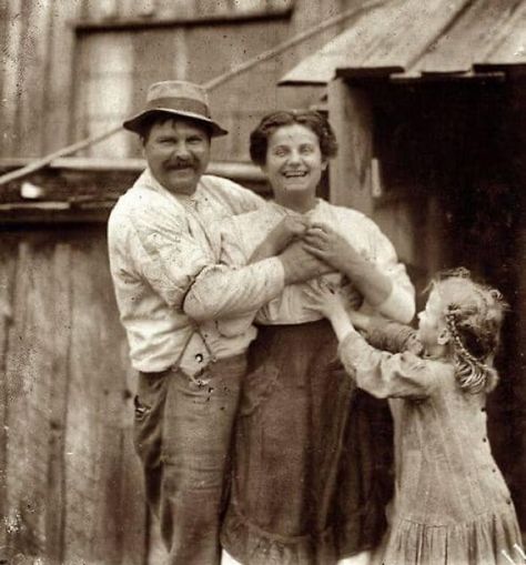 Shorpy Historical Photos, Old Photography, American Children, History Photos, Happy Together, Old Photographs, Historical Pictures, Vintage Portraits, Antique Photos