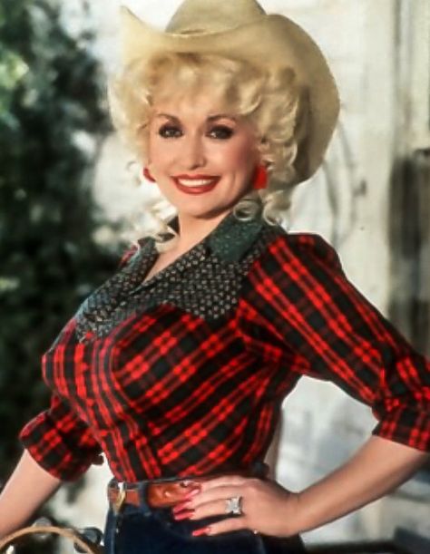 Dolly Parton                                                                                                                                                                                 More Dolly Parton Party, Dolly Outfits, Dolly Wood, Dolly Pardon, Autumn Items, Dolly Parton Costume, Hollywood Christmas, Dolly Parton Pictures, Stacey Dash