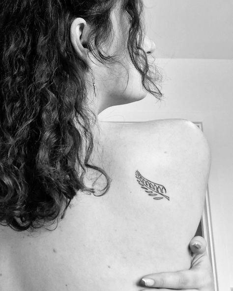 New Zealand Outline Tattoo, Kiwi Fern Tattoo, Nz Inspired Tattoo, Small New Zealand Tattoo, New Zealand Tatoos, Kiwi Tattoo New Zealand, Small Fern Tattoo Simple, New Zealand Fern Tattoo Design, Nz Fern Tattoo