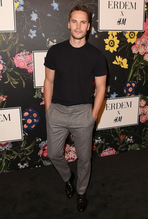 Taylor Kitsch at the H&M x Erdem runway show New Star Trek Movie, Eric Rutherford, Joe Dempsie, Business Casual Attire For Men, Black T Shirt Men, Best Dressed Men, Patrick Schwarzenegger, Jesse Metcalfe, Avan Jogia