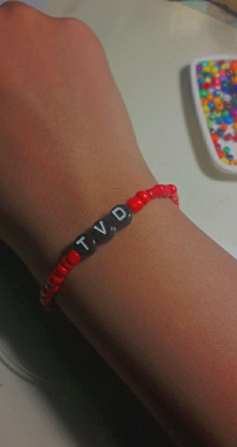 Tvd Bracelet Ideas, Tvd Bracelet, Vampire Diaries Bracelet, Preppy Bracelets, Bracelets Ideas, Beads Ideas, Clay Bracelet, Bracelet Ideas, The Vampire Diaries