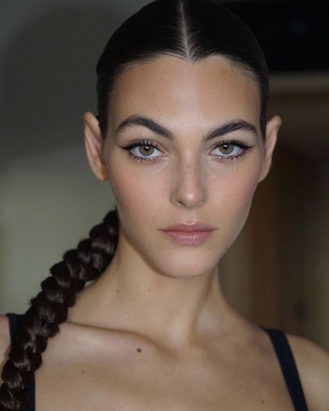 Vittoria Ceretti Makeup, Vittoria Ceretti Aesthetic, Vittoria Cerreti, Gemini Vibes, Bushy Eyebrows, Vittoria Ceretti, Gossip Girl Outfits, Italian Beauty, Italian Women