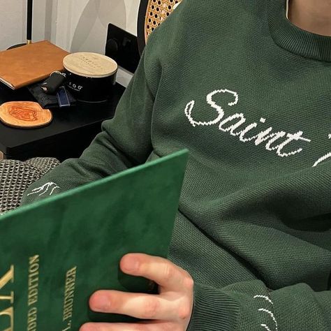 Saint 777, Christmas Outfits Men, Mens Fashion Green, It Boy Aesthetic, Sporty And Rich Aesthetic, Boys Fashion Aesthetic, Levi King, Christmas Outfit Men, Magnolia Parks