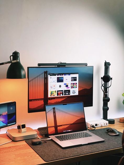 Cozy Minimalist Desk Setup, Mac And Monitor Setup, Macbook Desktop Setup, Minimalist Computer Setup, Macbook Pro Desk Setup, Bright Desk Setup, Mac Desktop Setup, Macbook Pro Setup Home Office, Desk Setup Macbook