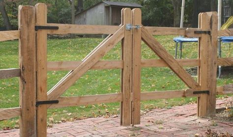 How To Build Split Rail Fence Gate Split Rail Fence Gate, Farm Fence Gate, Fences Ideas, Ranch Fencing, Fence Gates, Wood Fence Design, Wood Fences, Split Rail Fence, Fence Gate Design