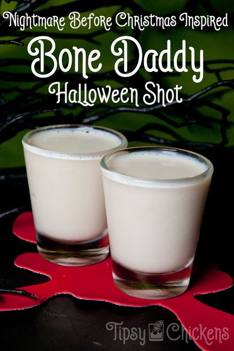 Halloween Cocktails Recipes, Halloween Alcohol, Glace Fruit, Halloween Shots, Halloween Party Drinks, Halloween Drinks Alcohol, Liquor Drinks, Nightmare Before Christmas Halloween, Boozy Drinks