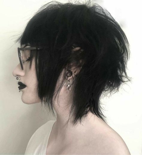 Long Bob Alternative, Half Long Half Short Hair Haircuts, Gothic Hair Inspiration, Deathhawk Down, Gothic Haircuts Short, Short Witchy Haircuts, Goth Punk Hair, Disgusted Reaction Pic Drawing, Short Hair Goth Hairstyles