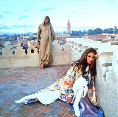 Talitha Getty and John Paul Getty, Marrakech 1969. Photo by Patrick Lichfield. Talitha Getty, Style Hippie Chic, Gypset Style, Marianne Faithfull, Swinging London, Magazine Vogue, Lauren Hutton, Diana Vreeland, Peter Lindbergh