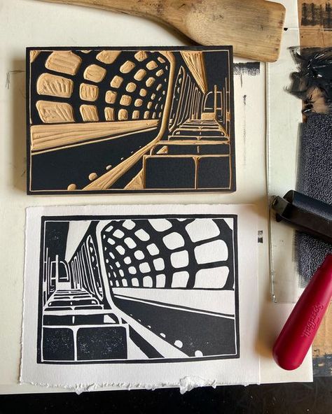 Linocut Prints Architecture, Linocut Aesthetic, Printmaking Aesthetic, Linocut Logo, Linocut Prints Ideas Simple, Aquatint Printmaking, Printmaking Designs, Linocut Prints Art, Inside The Train