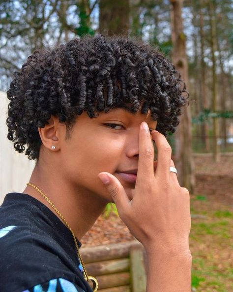 36 Cute Curly Hairstyles for Men – Svelte Magazine Mens Short Curly Hairstyles, Black Boy Hairstyles, Long Curly Hair Men, Taper Fade Curly Hair, Men's Curly Hairstyles, Men Haircut Curly Hair, Cute Curly Hairstyles, Boys With Curly Hair, Curly Afro