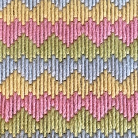 Bargello Patterns Free, Motifs Bargello, Canvas Bag Diy, Bargello Patterns, Bargello Quilts, Canvas Bag Design, Bargello Needlepoint, Plastic Canvas Stitches, Diy Bags Patterns