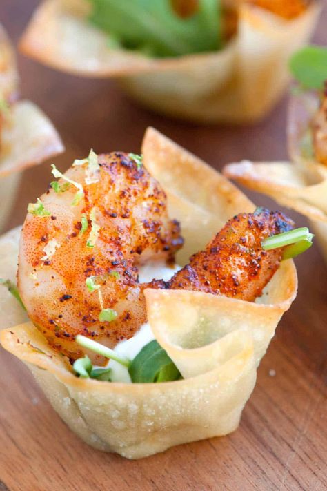 Chili Lime Baked Shrimp Cups Chili Appetizer, Shrimp Cups, Healthy Tailgate, Bite Size Appetizers Easy, Pasti Fit, Shrimp Wonton, Wonton Cups, Fest Temaer, Bite Size Appetizers