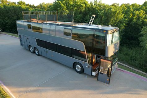 Double Decker House Bus, Double Decker Bus Conversion Tiny House, Tiny House Bus Conversion, Double Decker Bus Home, Tiny House Caravan, House Bus Interior, Camper Bus Conversion, Bus House Conversion, Bus House Ideas