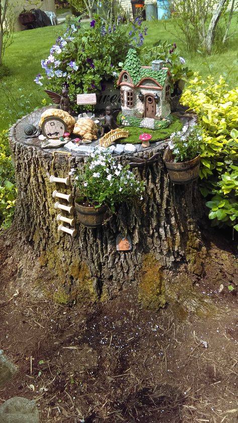 Fairy Garden Ideas Enchanted Forest, Fairy Garden Pots, Fairy Tree Houses, Fairy House Diy, Fairy Garden Designs, Fairy Garden Crafts, Faeries Gardens, Fairy Garden Houses, Have Inspiration