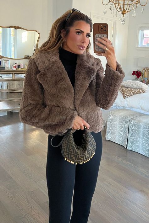 Say goodbye to boring outfits and hello to winter chic style! For this stunning brown faux fur coat outfit, simply pair your coat with a timeless black bodysuit, casual leggings, and some stylish accessories. A cozy and sophisticated ensemble that will make you look stunning at any event, perfect for the holiday season. Shop it now and get ready to rock it all winter long! Emily Ann Gemma. Faux Fur Coat Outfit Brown Fur Jacket Outfit, Brown Faux Fur Coat Outfit, Faux Fur Coat Outfit, Faux Fur Coats Outfit, Dress Etiquette, Fur Jacket Outfit, Emily Ann Gemma, Boring Outfits, Faux Fur Outfit