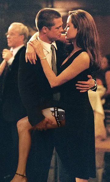 Angelina Jolie Movies, Brad And Angelina, Mr And Mrs Smith, Brad Pitt And Angelina Jolie, Romance Film, Mrs Smith, Cute Couple Halloween Costumes, Septième Art, I Love Cinema