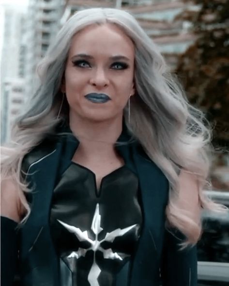 Icon or pfp for any use :) The Flash Caitlin, The Flash Season 3, Taste In Men, The Flash Season, Iris West, Killer Frost, Supergirl Dc, Felicity Smoak, Danielle Panabaker