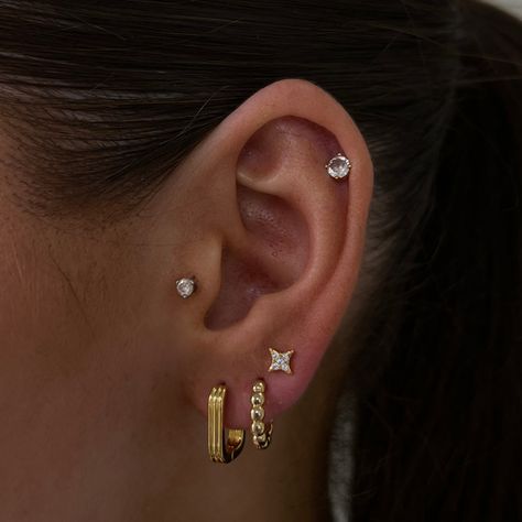 Gold Earring Stack Aesthetic, It Girl Earrings, 3 Piercing Stack, Earring Jewelry Ideas, Clean Girl Earring Stack, Good Earring Stack, Evry Jewels Earrings Stack, Earring Stacks Aesthetic, Evry Jewels Earrings