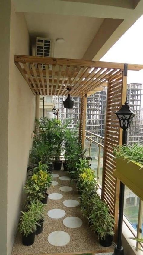 Fence Landscaping Border Backyard Ideas, Beautiful Balcony, Diy Outdoor Seating, Pavers Backyard, Privacy Fence Designs, Privacy Landscaping, Small Terrace, Backyard Privacy, Privacy Screen Outdoor