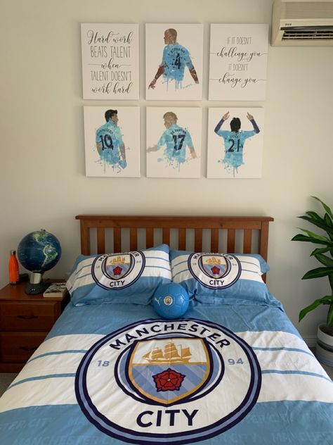 City Room Decor, Football Theme Bedroom, Soccer Themed Bedroom, Bedroom Ideas Men, Soccer Room Decor, Football Room Decor, Soccer Room, City Bedroom, Football Rooms