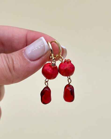 Pomegranate Drop Earrings Link in Bio 🔗 . #ioArtStudio #handmadejewelry #handmadejewelrydesign #polymerclayartist #NewCollection #pomegranate #pomegranateseeds #pomegranates Muse Of Music, Pomegranate Earrings, Pomegranate Jewelry, Pomegranate Design, Earrings Ideas, Pomegranate Seeds, Handmade Jewelry Designs, July 28, Resin Earrings