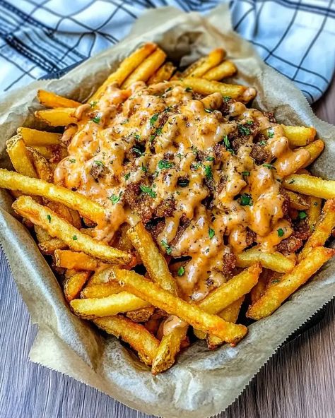 In-N-Out Copycat Animal Style Fries Animal Style Fries Recipe, New York Fries, Animal Style Fries, Cheesy Fries, Veggie Fries, Frozen French Fries, Loaded Fries, Potato Rice, In N Out