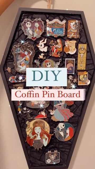 Pin Collection Display Diy, Diy Coffin, Diy Pin Board, Pin Collection Displays, Mini Tutorial, Halloween Crafts Decorations, Diy Pins, Disney Trading Pins, Christmas Pins