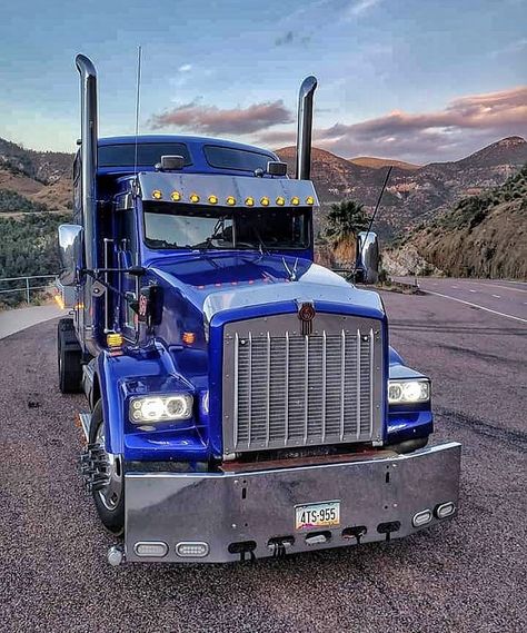 mexicano trucking Oficial⛟ on Instagram: “Tremendo Kenworth t800 🤩👍👉🚛 #kenworthtrucks  #tractocamion  #paisaje #fotodeldía  #dieseltrucking #azul  #mexico🇲🇽” Kenworth Trucks T800, Jetta A4, Kenworth T800, Texas Truck, Kenworth W900, 2024 Goals, Long Nose, Kenworth Trucks, Buses